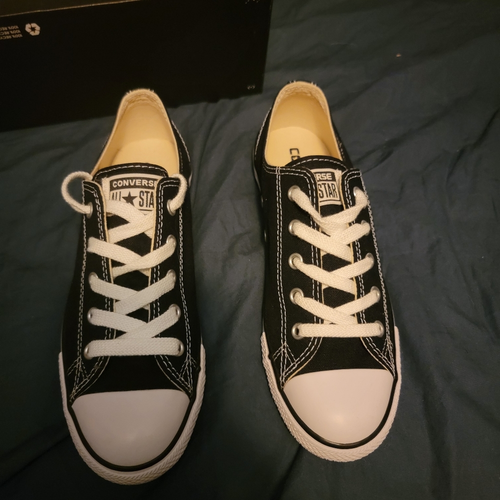 Womens Size 6.5 - Converse black